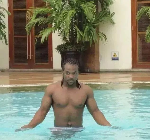 一批女孩，在海外排队等待死刑