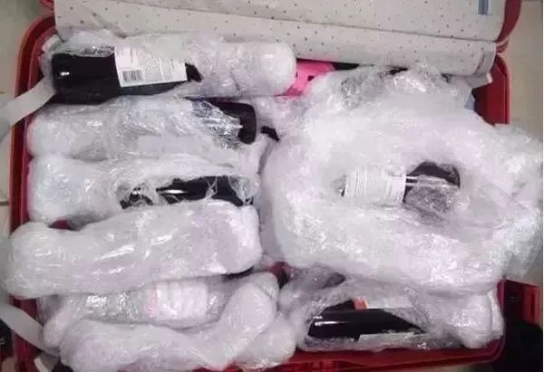 一批女孩，在海外排队等待死刑