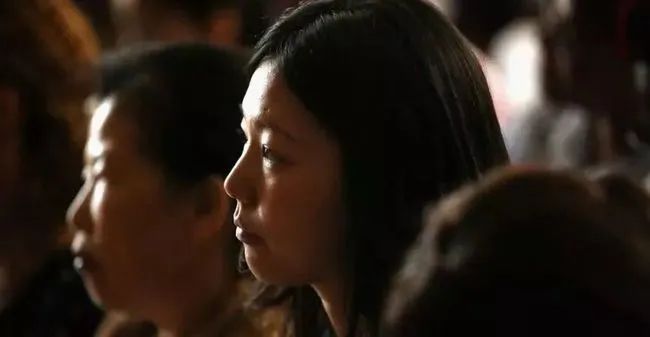 一批女孩，在海外排队等待死刑